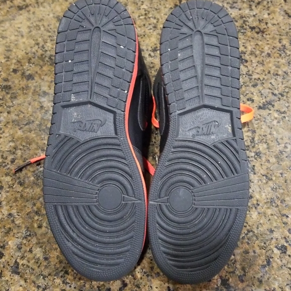 Sneakers - Picture 3 of 6